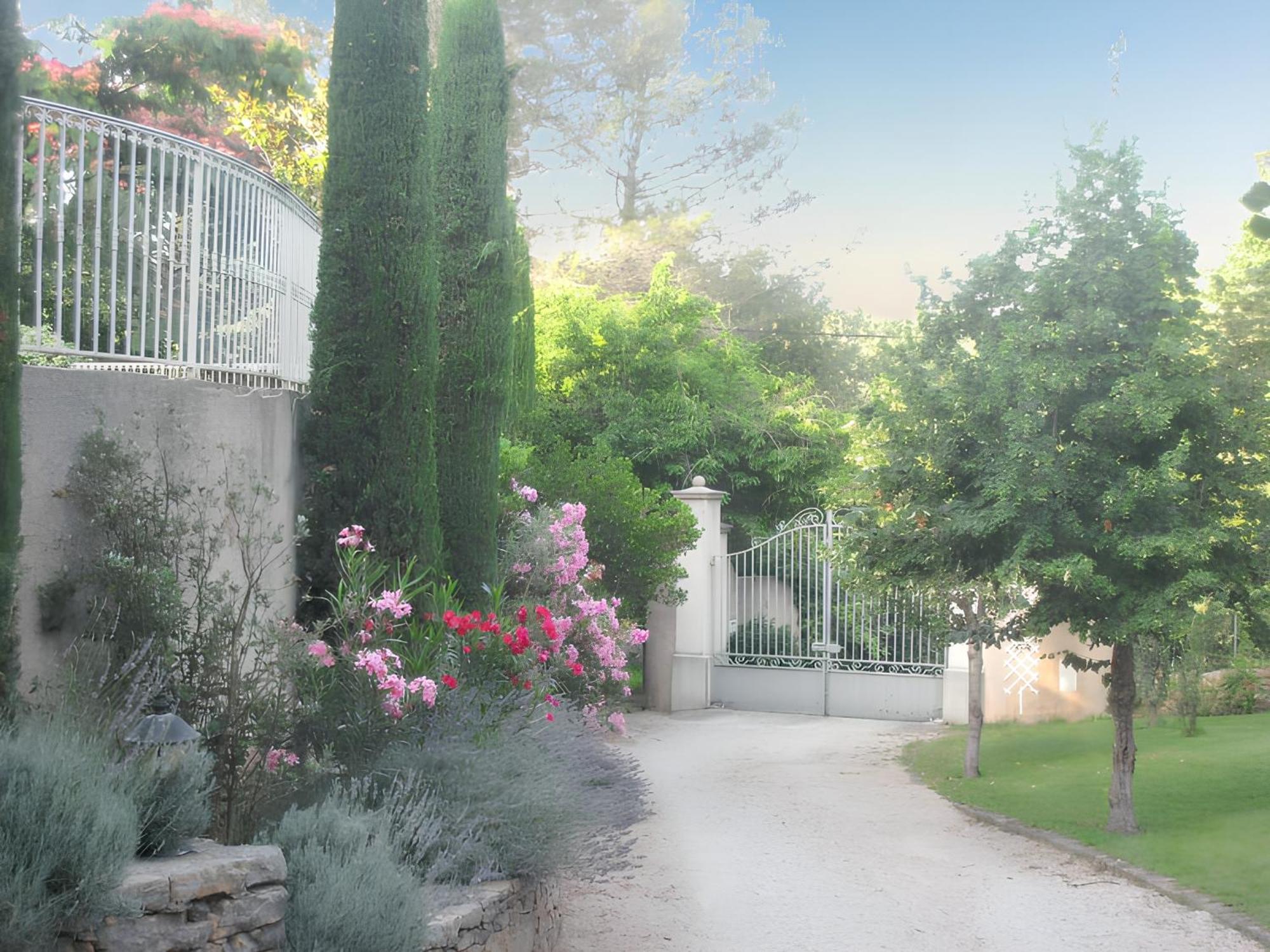 Villa de 4 chambres avec piscine privee jardin amenage et wifi a Saint Maximin la sainte Baume Extérieur photo