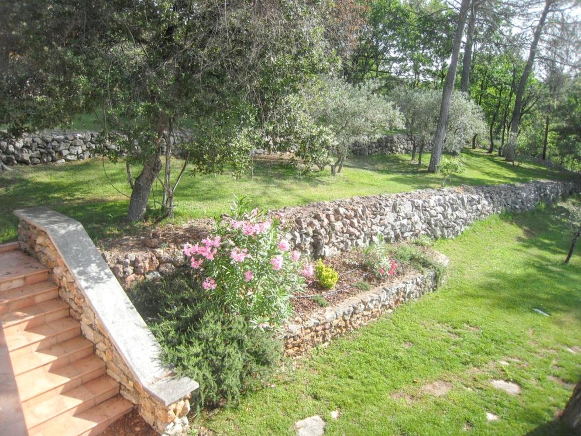Villa de 4 chambres avec piscine privee jardin amenage et wifi a Saint Maximin la sainte Baume Extérieur photo