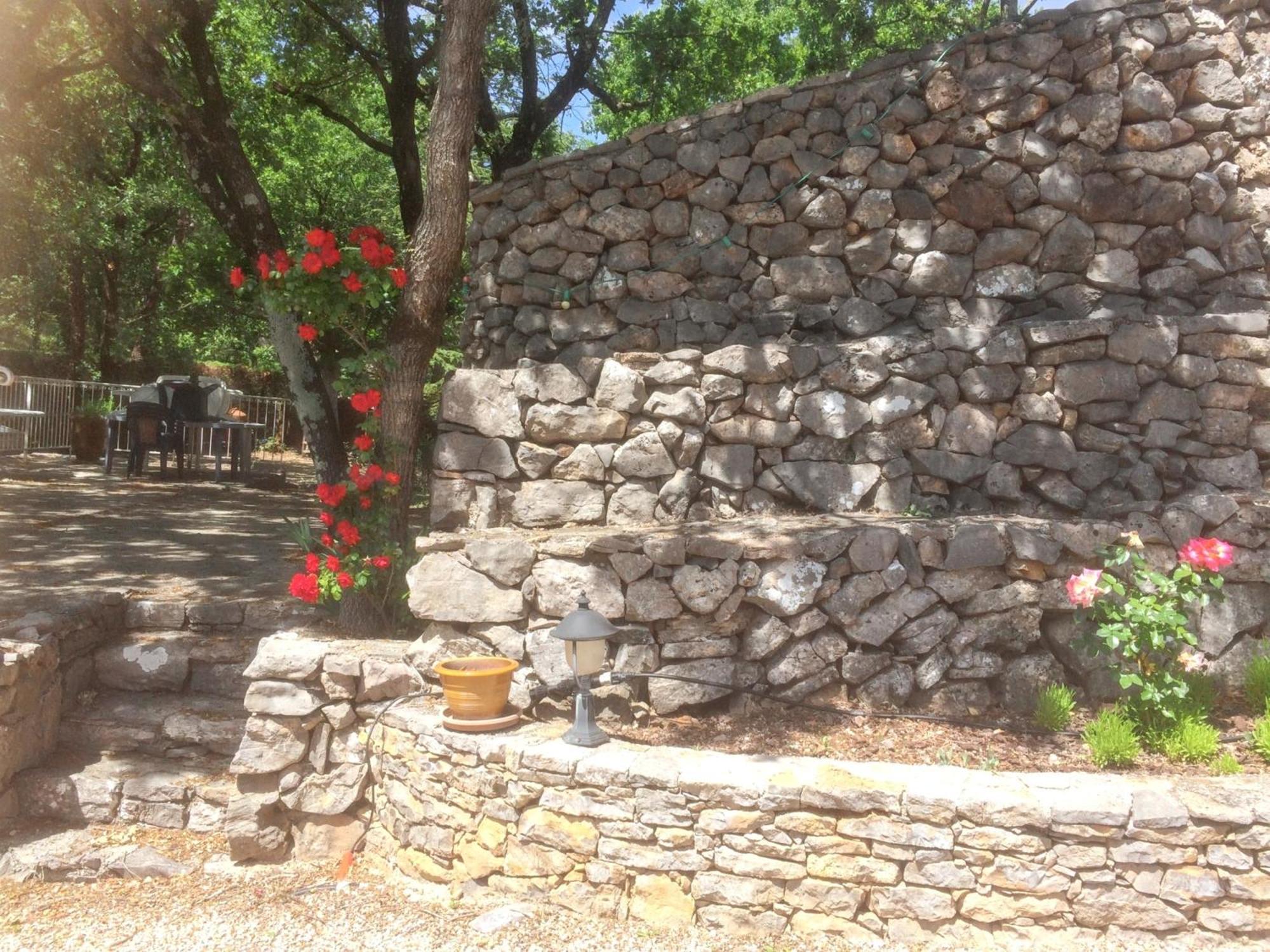 Villa de 4 chambres avec piscine privee jardin amenage et wifi a Saint Maximin la sainte Baume Extérieur photo
