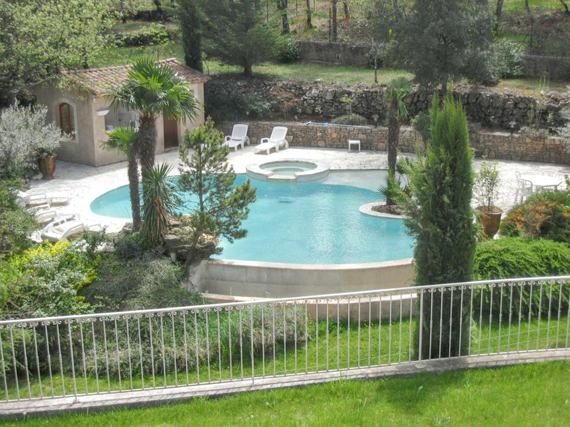 Villa de 4 chambres avec piscine privee jardin amenage et wifi a Saint Maximin la sainte Baume Extérieur photo