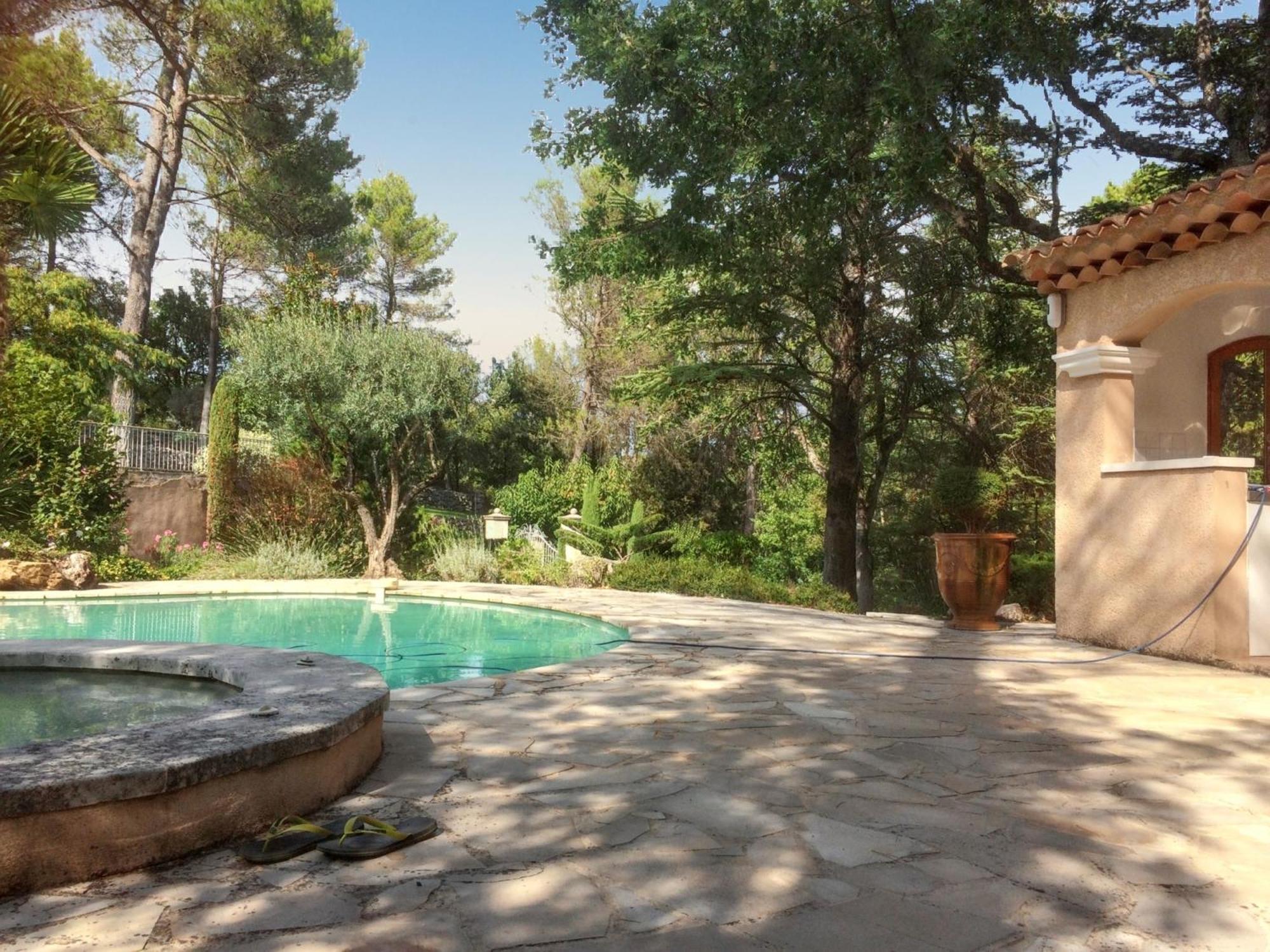 Villa de 4 chambres avec piscine privee jardin amenage et wifi a Saint Maximin la sainte Baume Extérieur photo