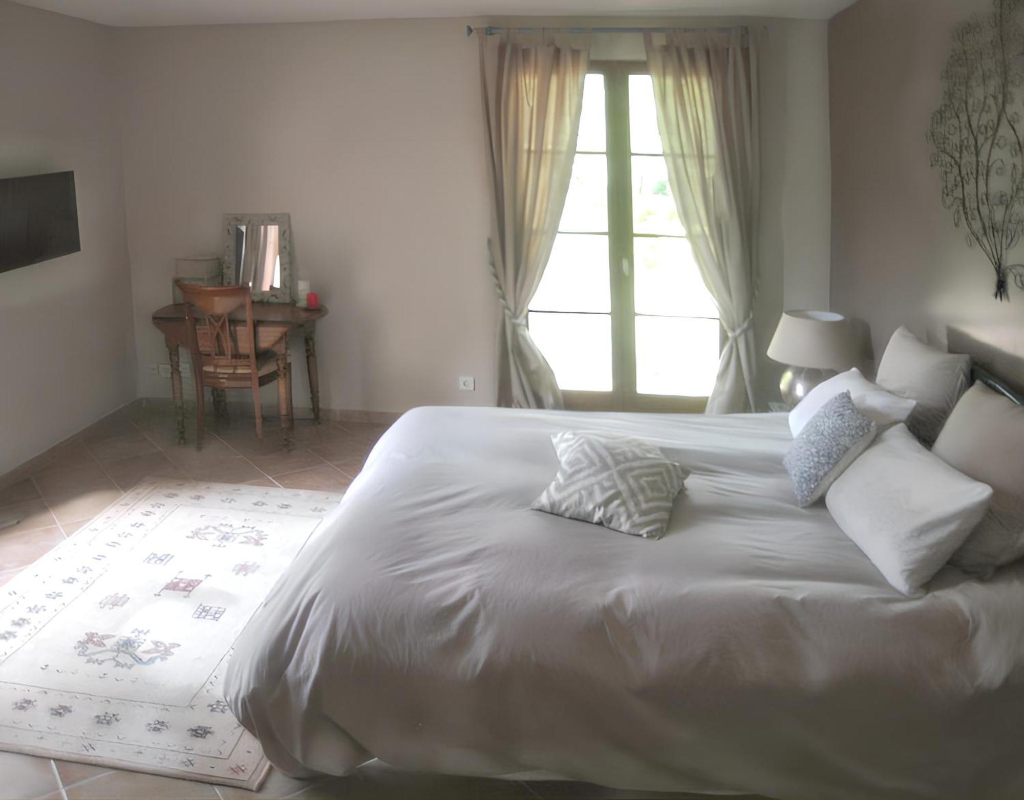 Villa de 4 chambres avec piscine privee jardin amenage et wifi a Saint Maximin la sainte Baume Extérieur photo