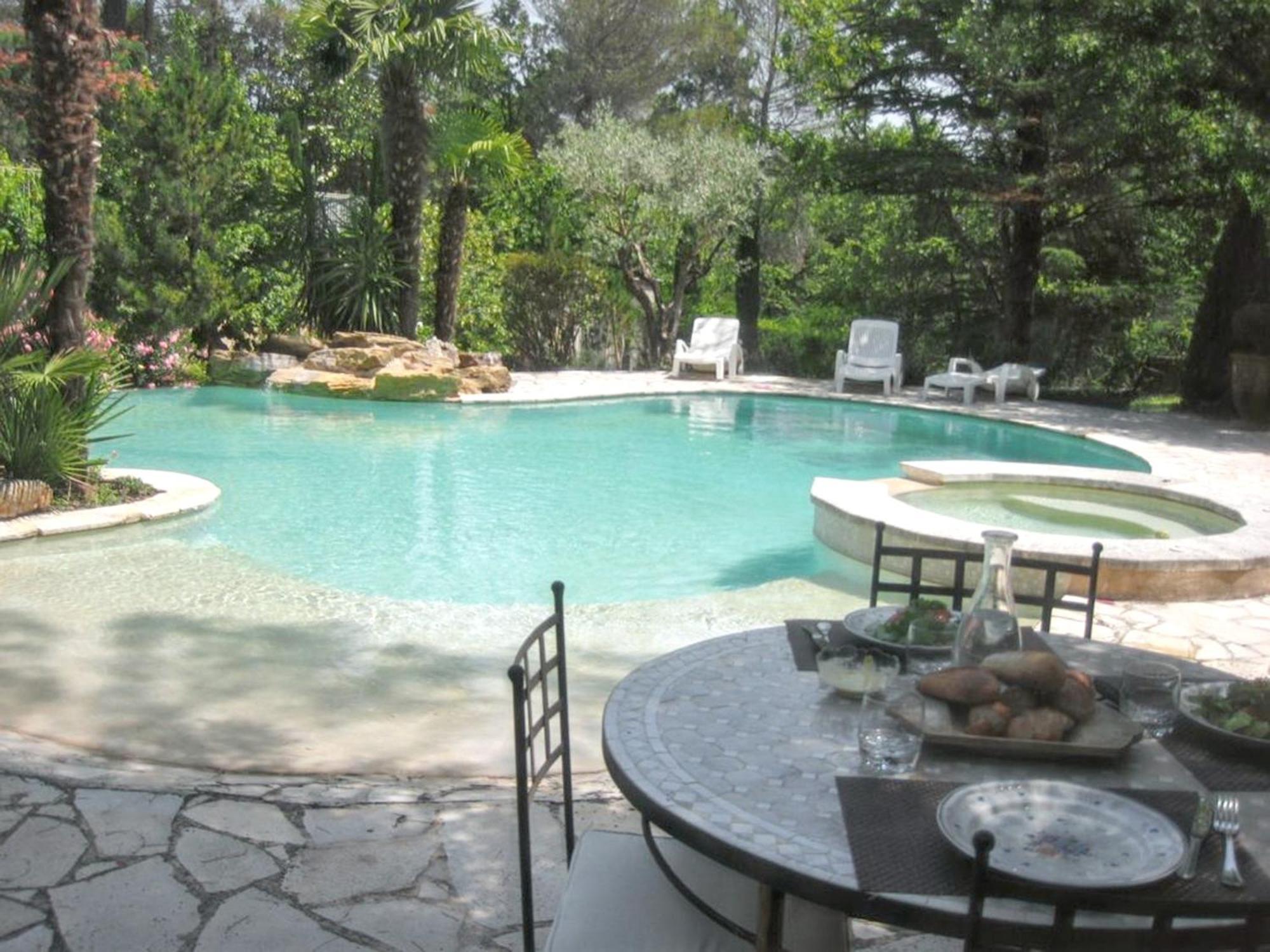 Villa de 4 chambres avec piscine privee jardin amenage et wifi a Saint Maximin la sainte Baume Extérieur photo