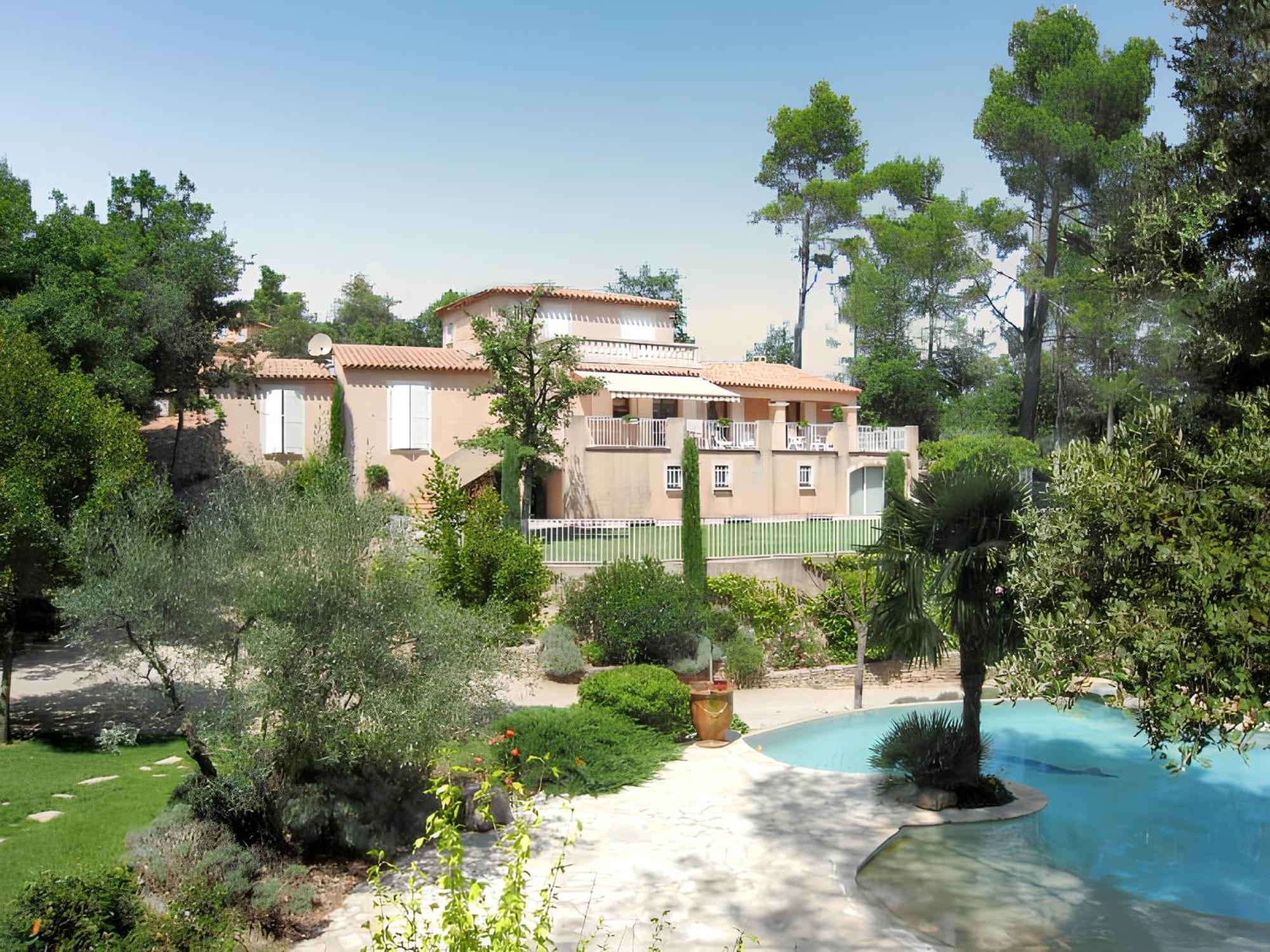 Villa de 4 chambres avec piscine privee jardin amenage et wifi a Saint Maximin la sainte Baume Extérieur photo
